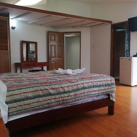 Hotel Santa Monica Богота Екстериор снимка