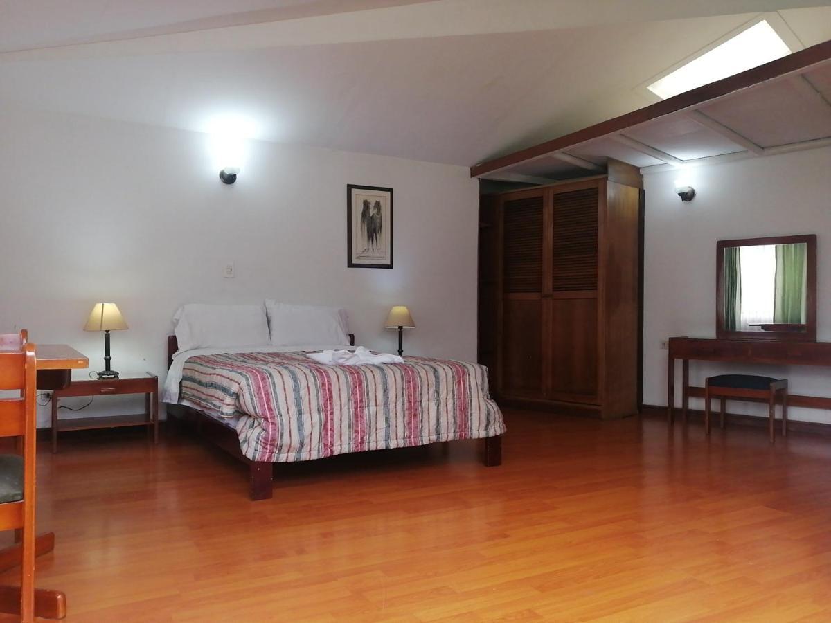 Hotel Santa Monica Богота Екстериор снимка