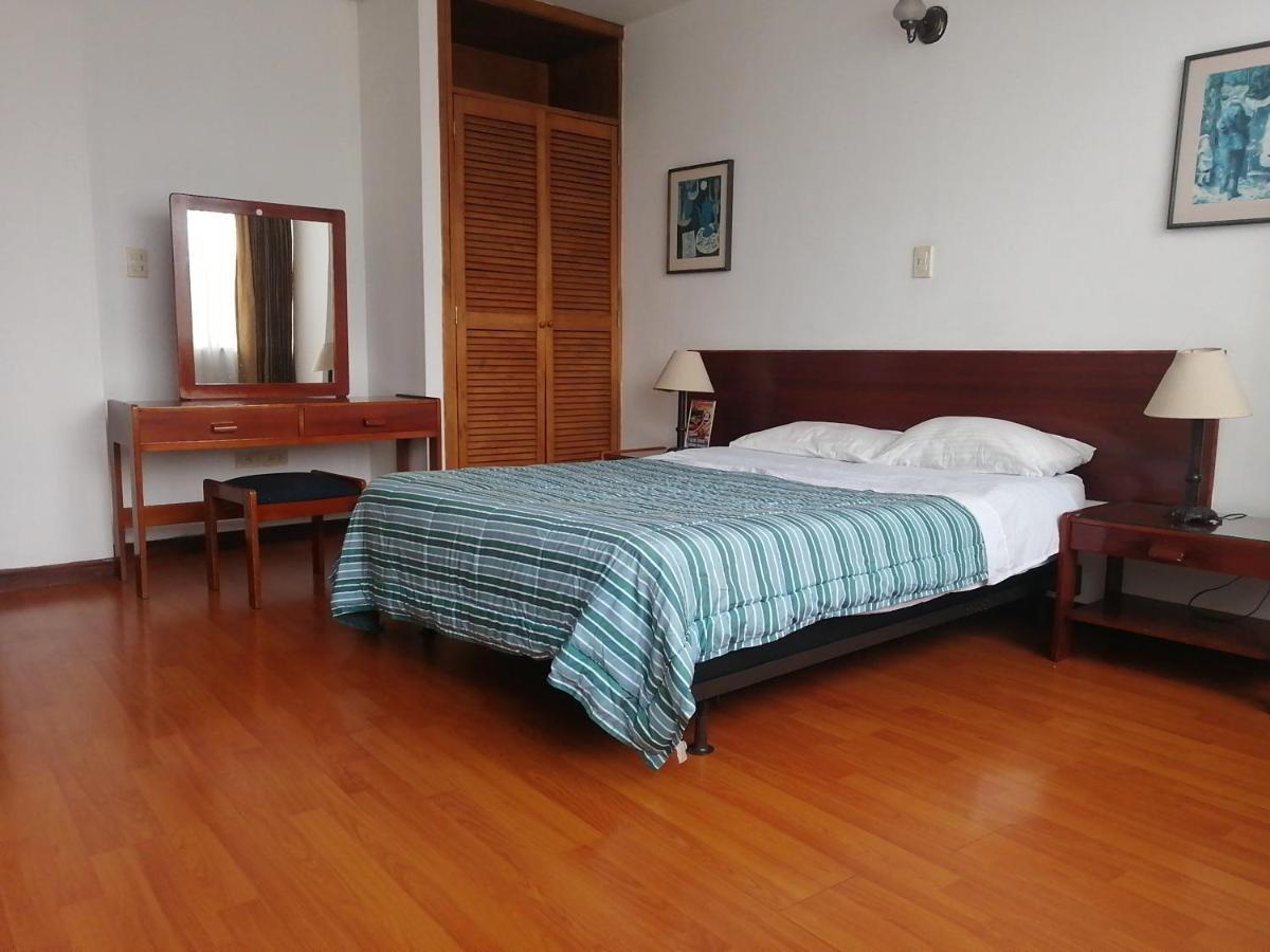 Hotel Santa Monica Богота Екстериор снимка