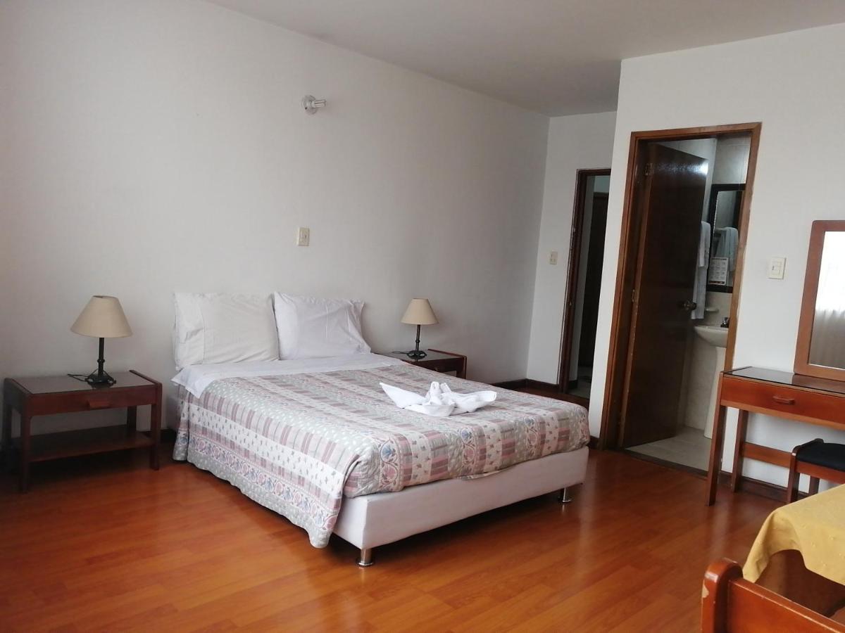 Hotel Santa Monica Богота Екстериор снимка