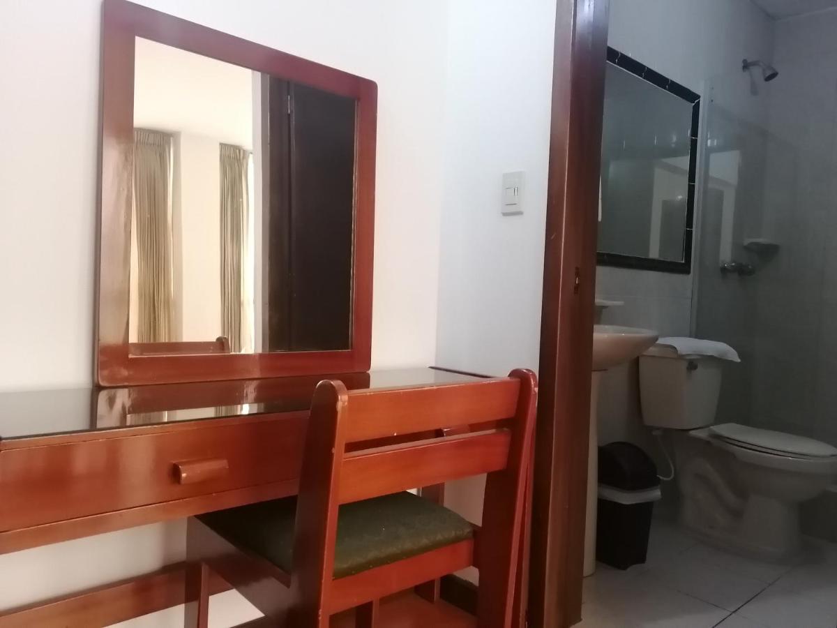 Hotel Santa Monica Богота Екстериор снимка