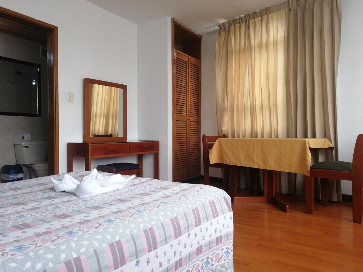 Hotel Santa Monica Богота Екстериор снимка