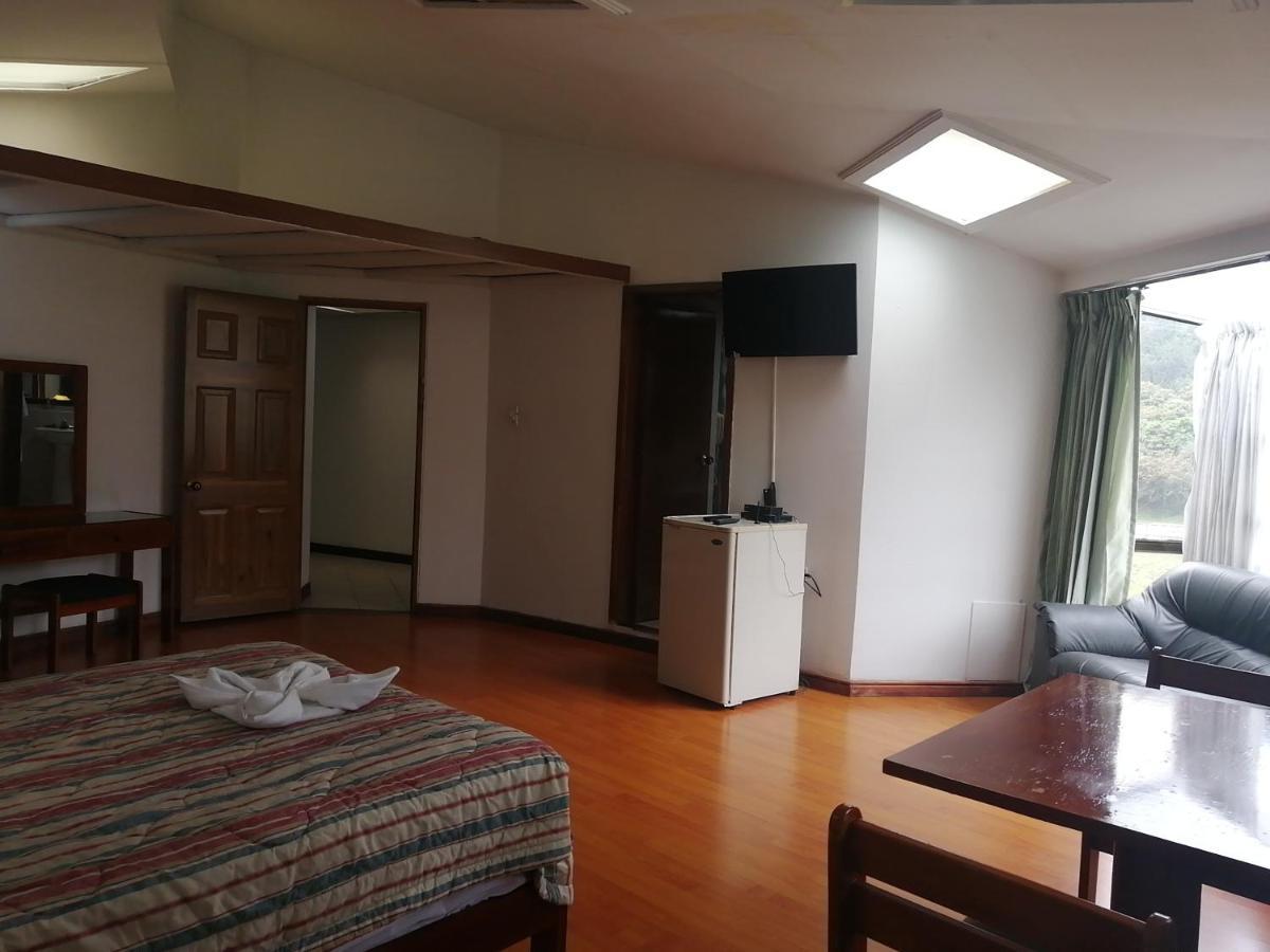 Hotel Santa Monica Богота Екстериор снимка