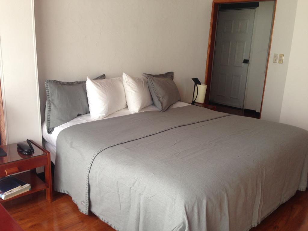 Hotel Santa Monica Богота Стая снимка